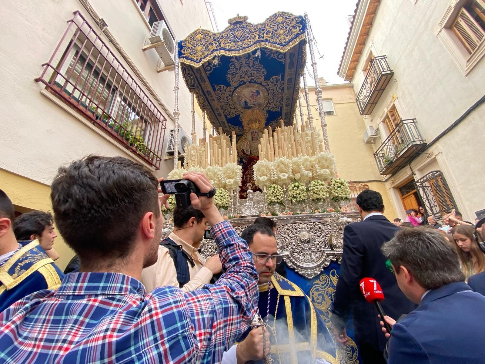 Tarde de Domingo de Ramos con cielos grises
