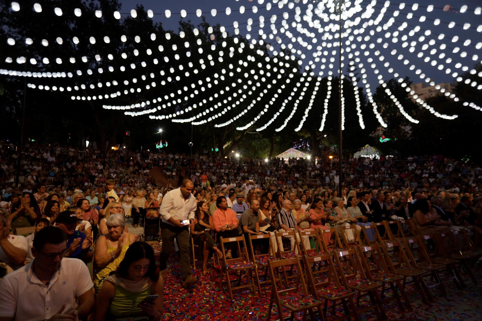 Las imágenes de la primera noche de la Feria del Carmen y de la Sal en San Fernando Las imágenes de la primera noche de la Feria del Carmen y de la Sal en San Fernando