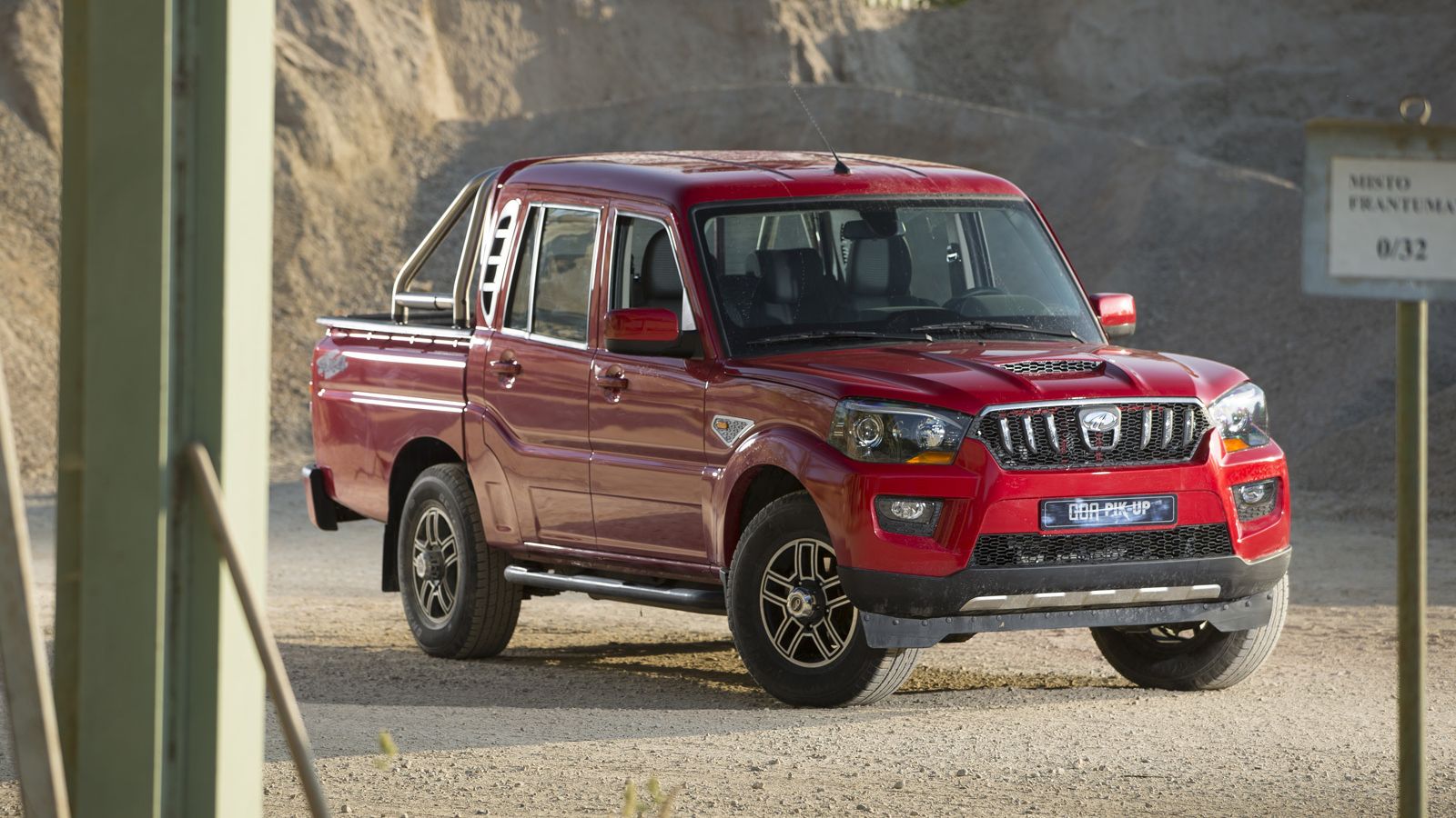 Mahindra Goa Pik-up.