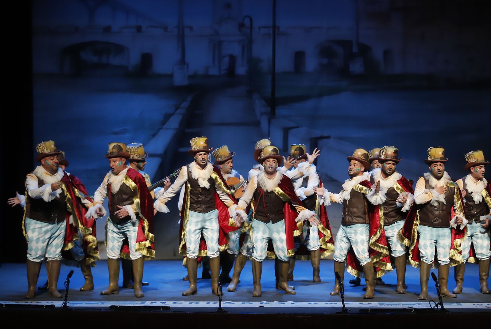 Imágenes de la actuación de la comparsa de Cádiz Los Piraos en el Carnaval Colombino