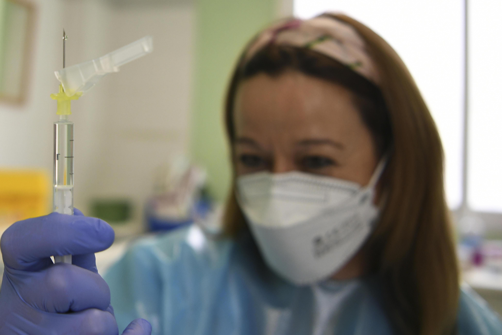 Fotos: empieza la vacunación masiva para los mayores de 80 años en la provincia de Granada
