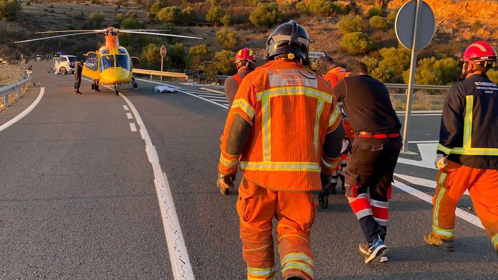 El accidente se produjo en la HU-6400, que tuvo que ser cortada al tráfico para facilitar las maniobras del helicóptero