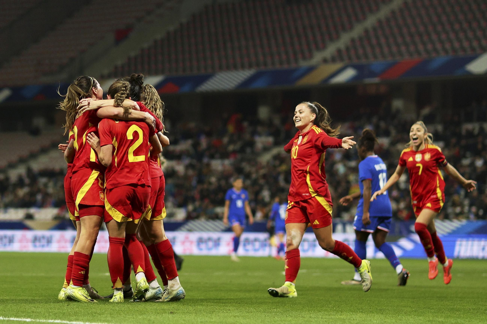 Las fotos de la exhibición de España femenina en Francia