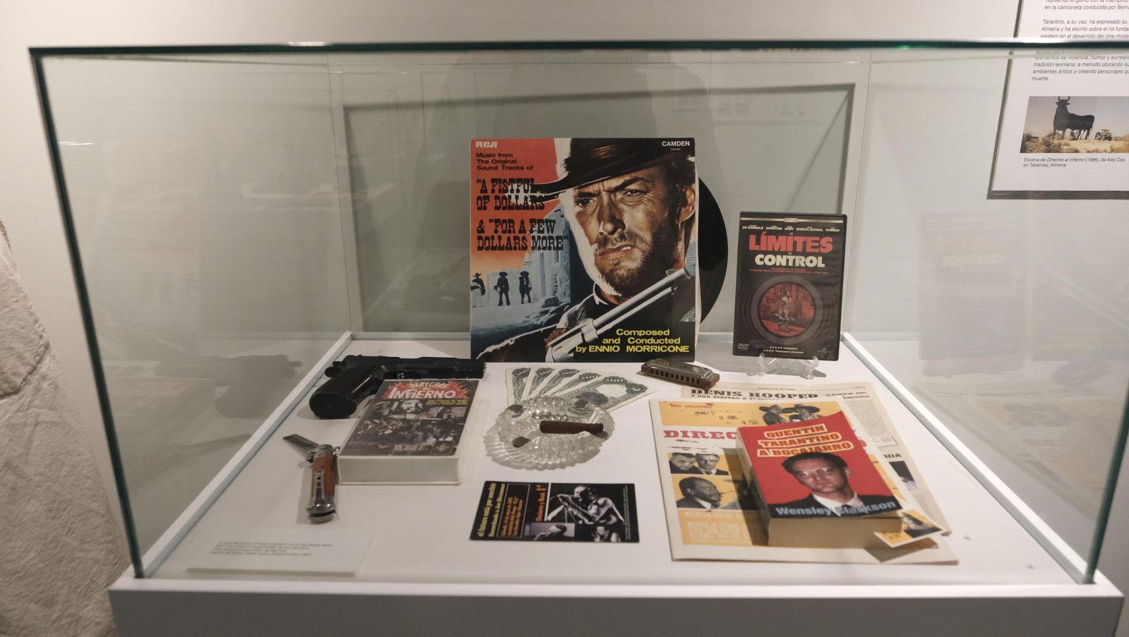 Inauguración de la exposición 'Revolución Leone' en la Casa del Cine de Almería, en imágenes