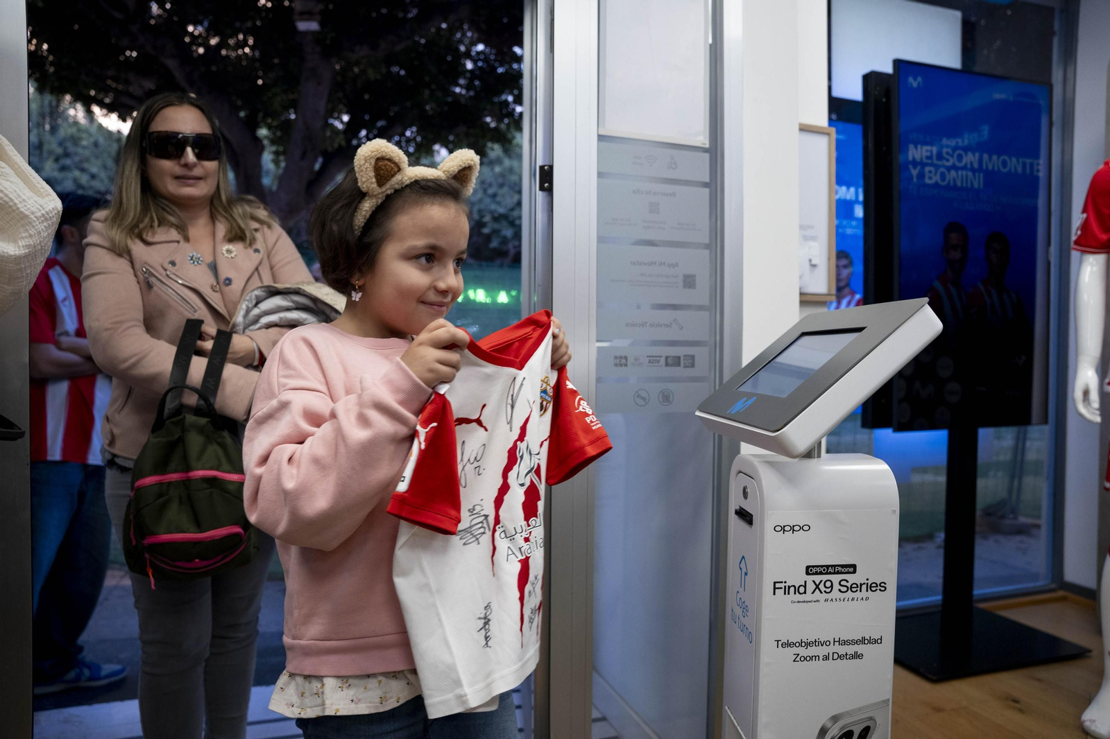 Las imágenes del encuentro con los aficionados de Monte y Bonini en el Paseo de Almería