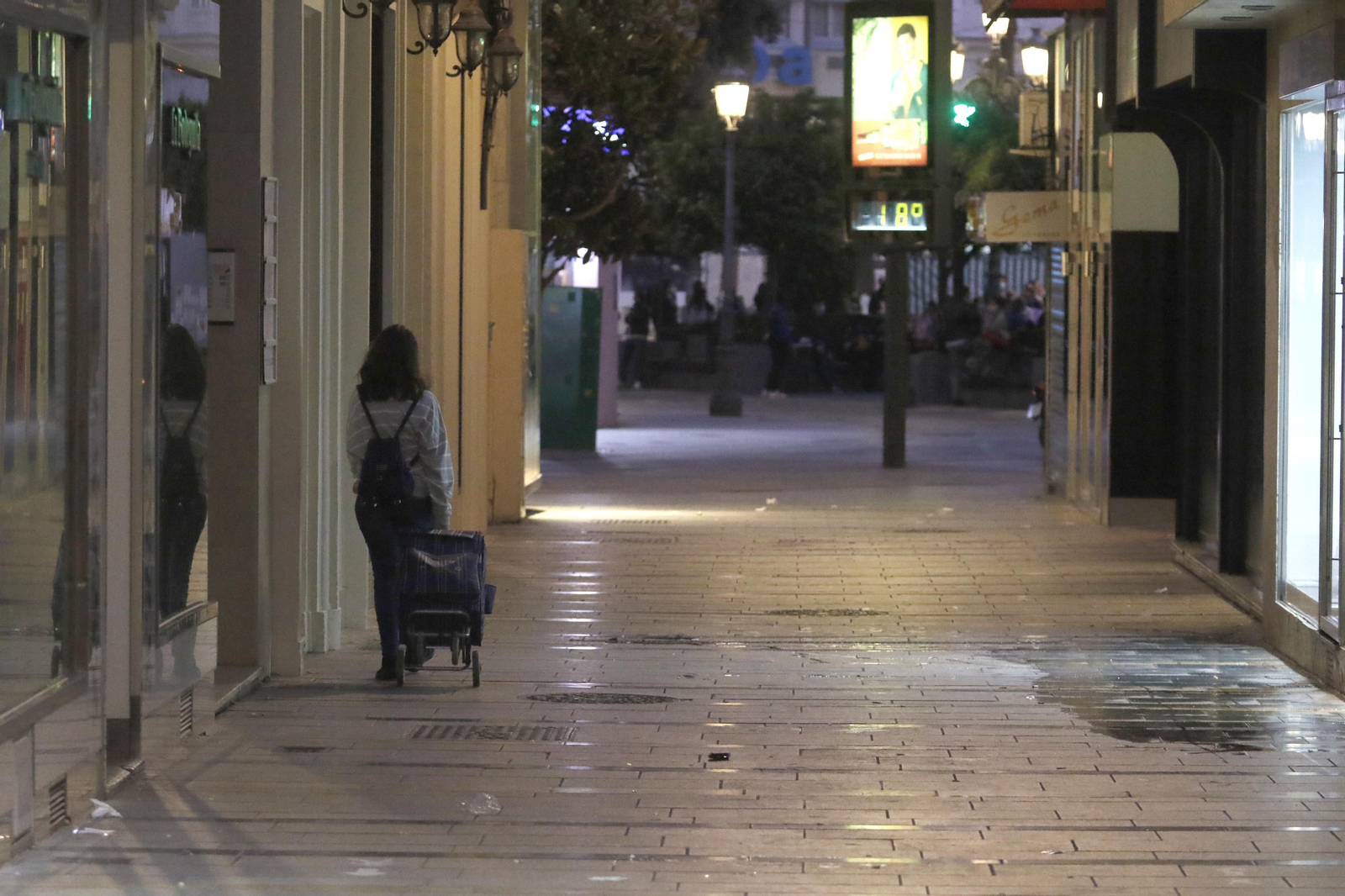 La calle Morería, vacía esta tarde.