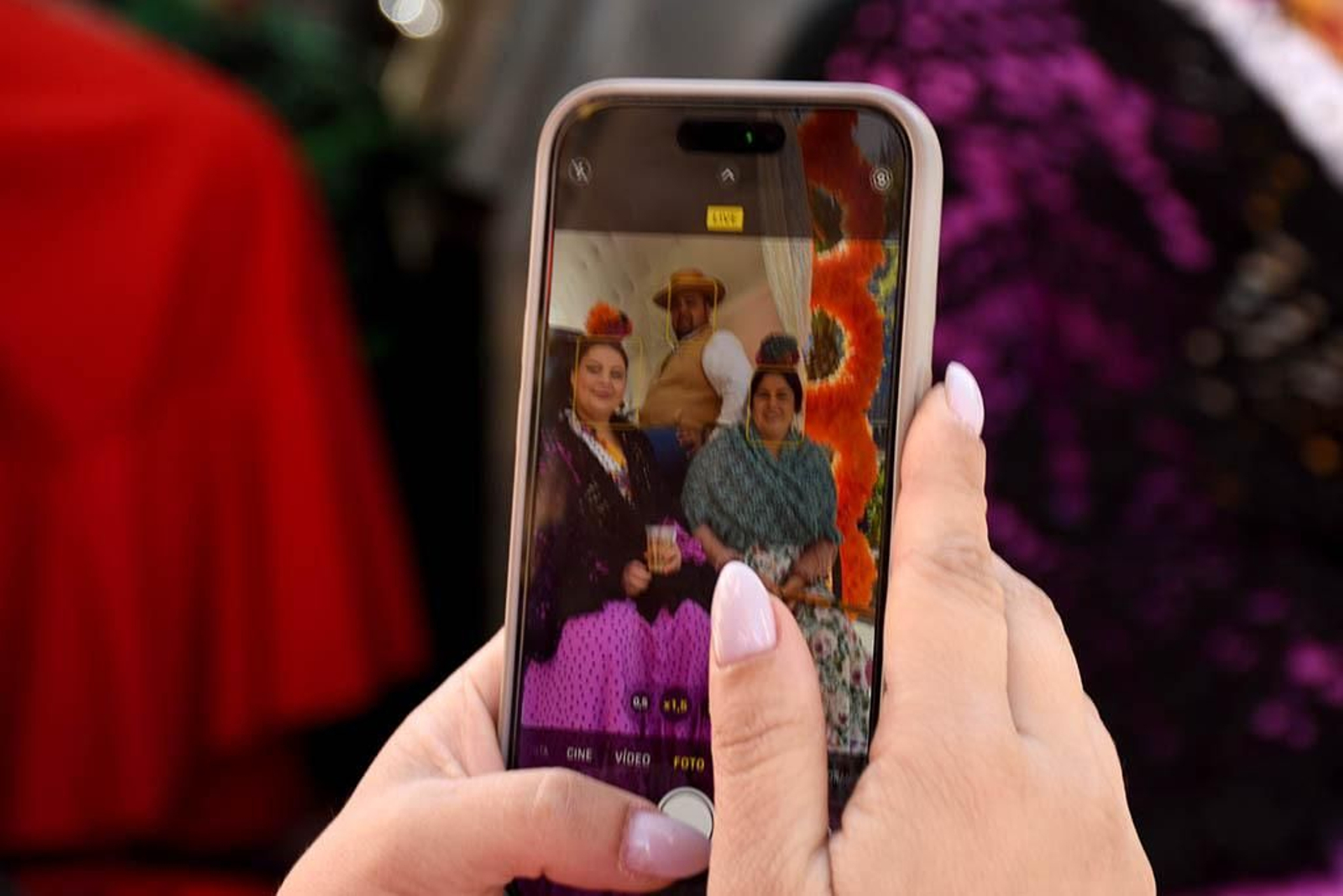 Las mejores imágenes de los peregrinos en la salida de Emigrantes