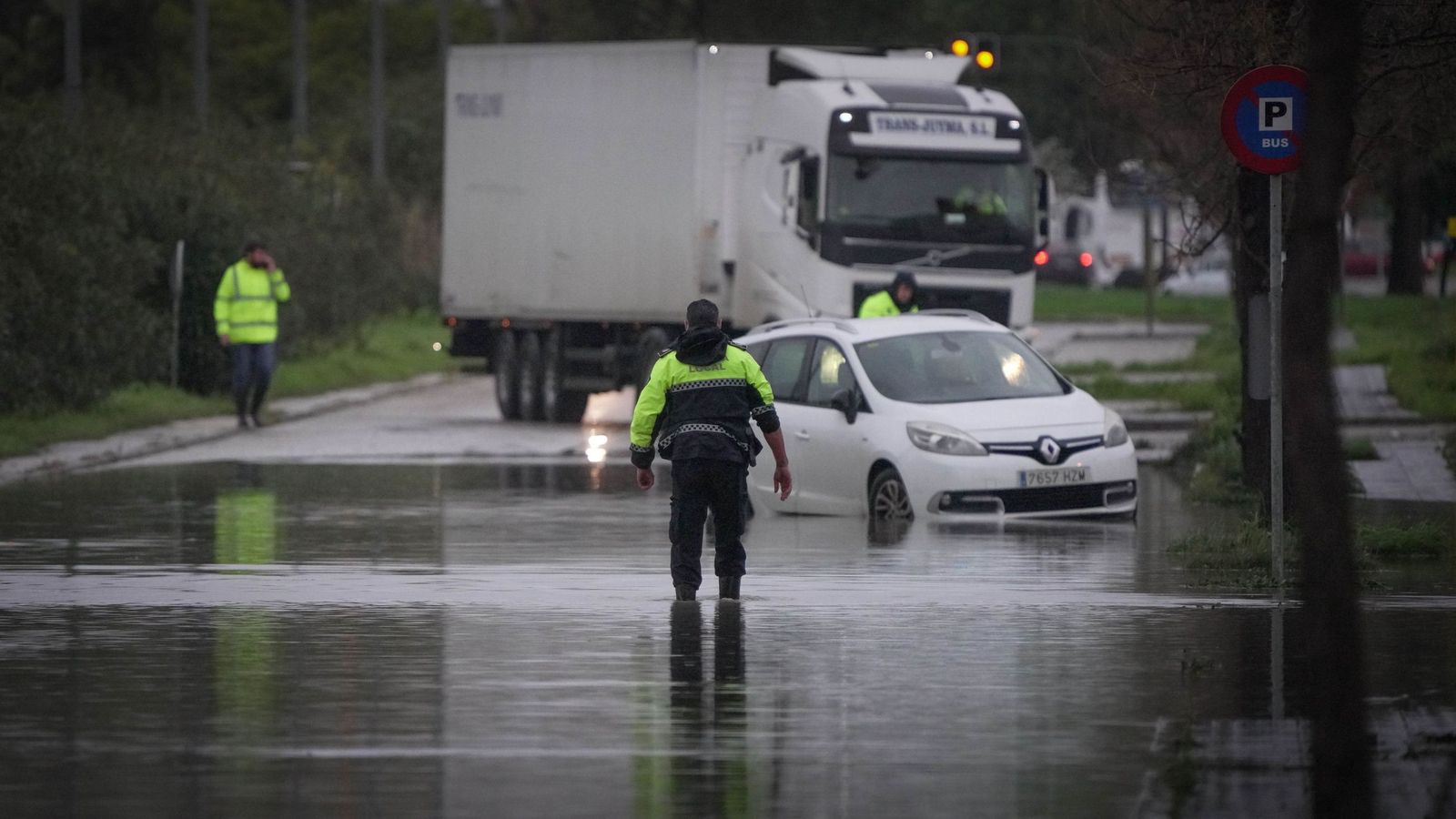Polígono El Portal de Jerez, anegado durante el tren de borrascas.