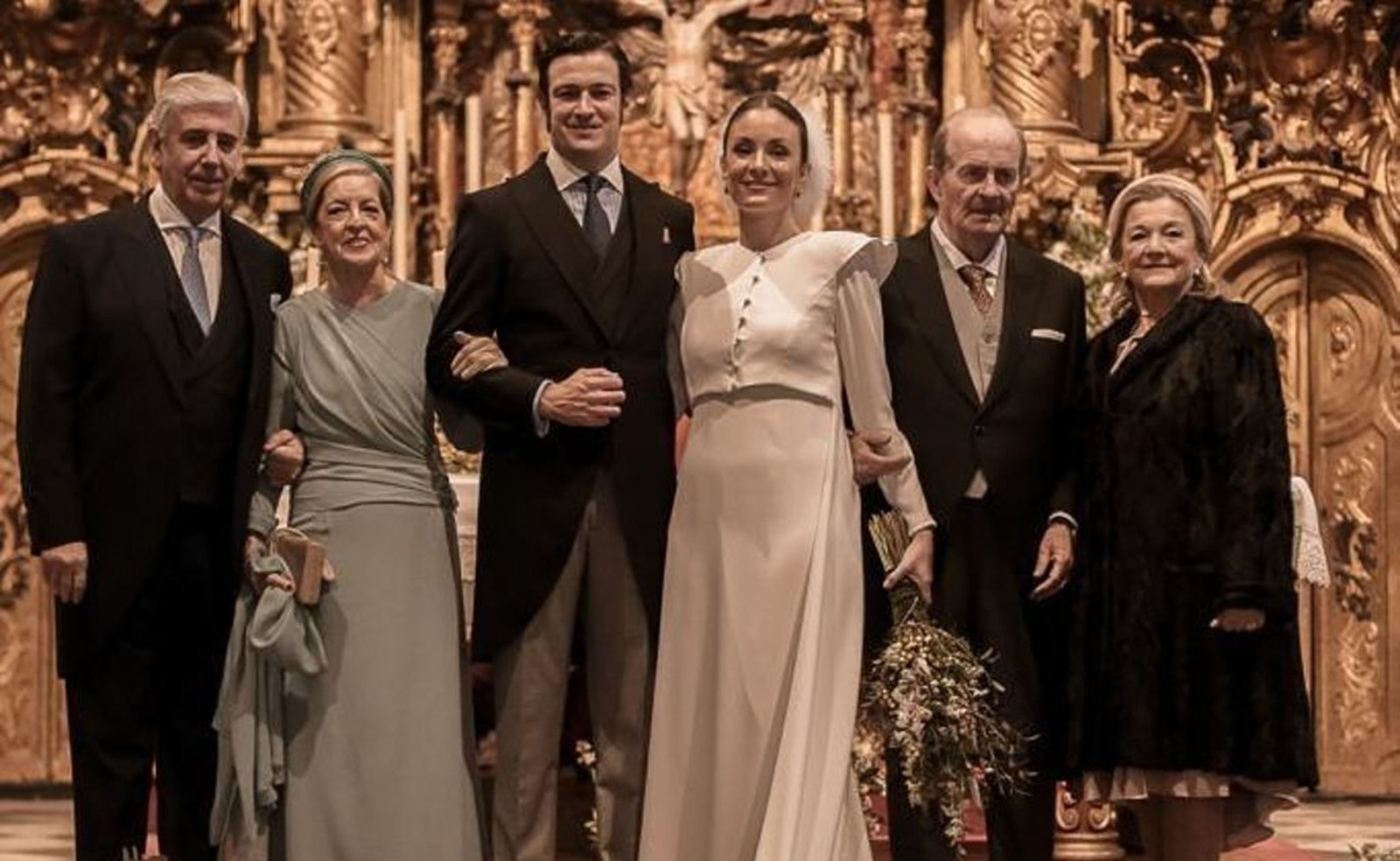 El nuevo matrimonio, Mario Chaparro y Mila González, con César Chaparro, Teresa Yedro, José María González Espina e Isabel Sánchez.