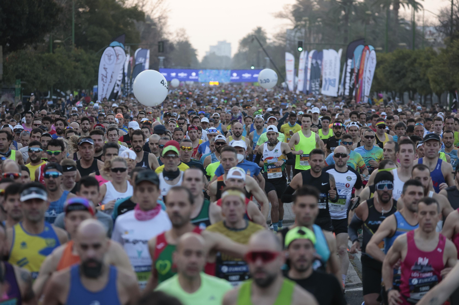 Las imágenes de la Maratón de Sevilla 2022 (1)