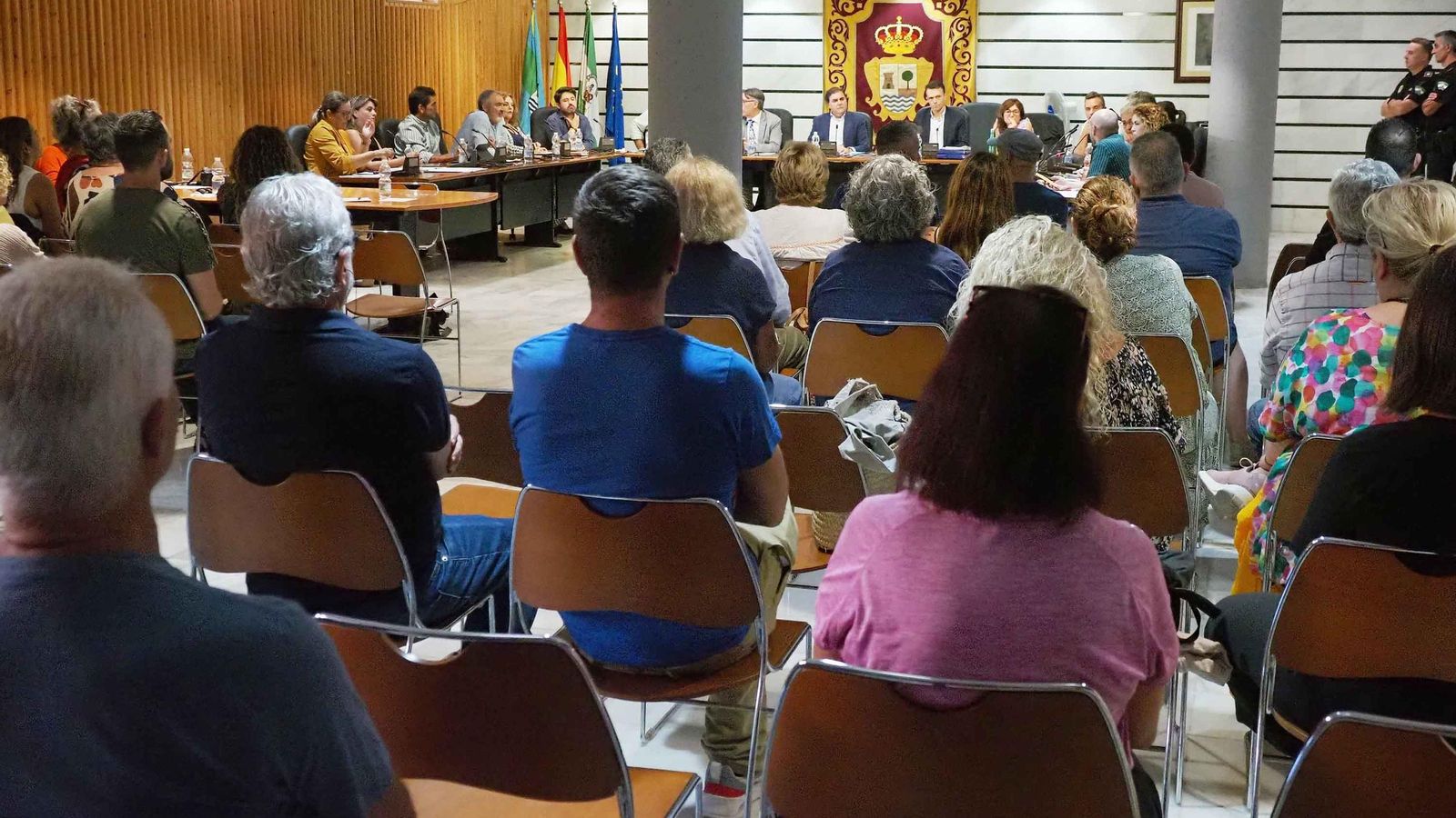 Numerosos vecinos de la zona se dieron cita en el pleno