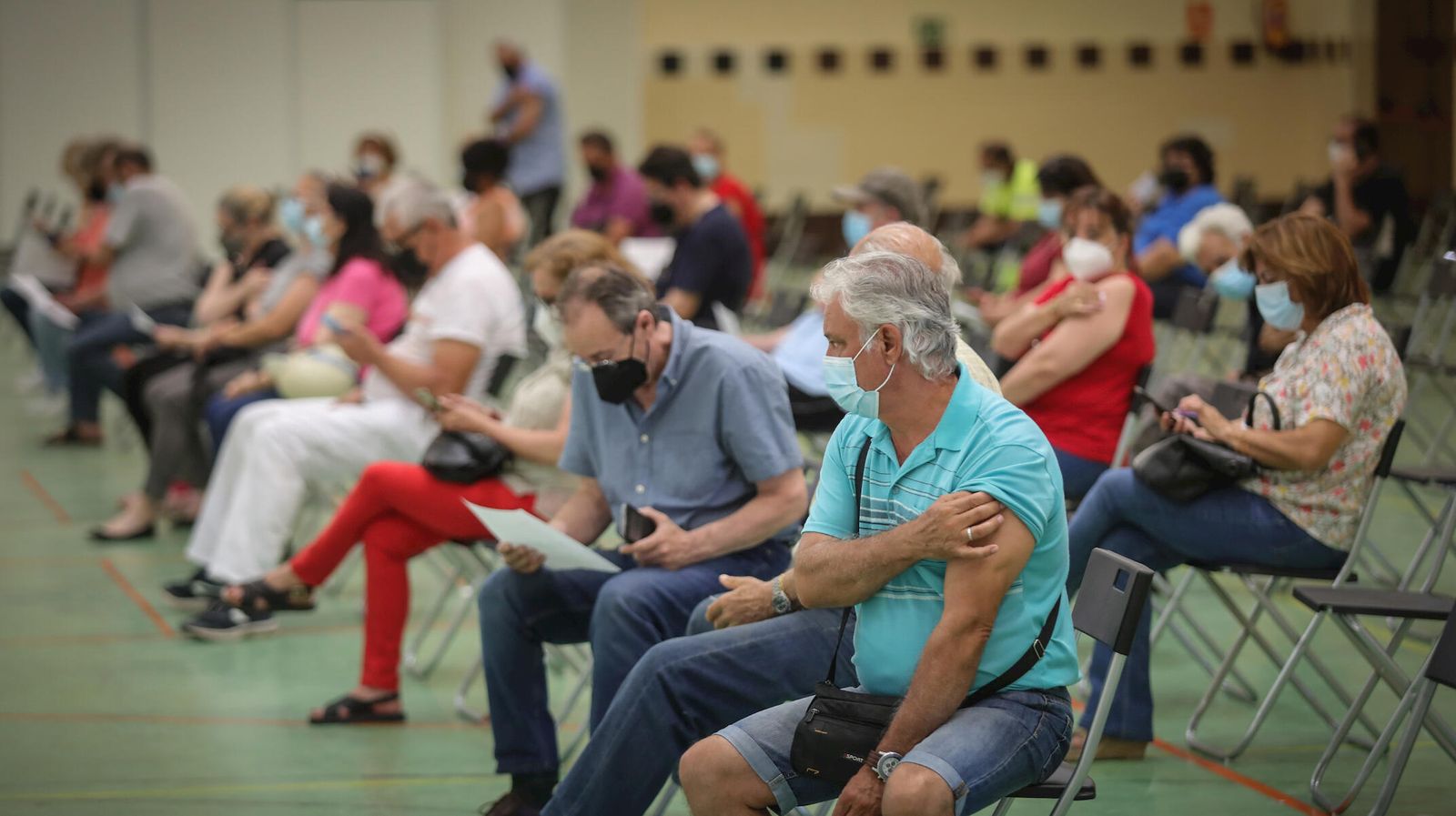 Solo las dosis completas de las vacunas conseguirían actuar de manera eficaz contra el coronavirus