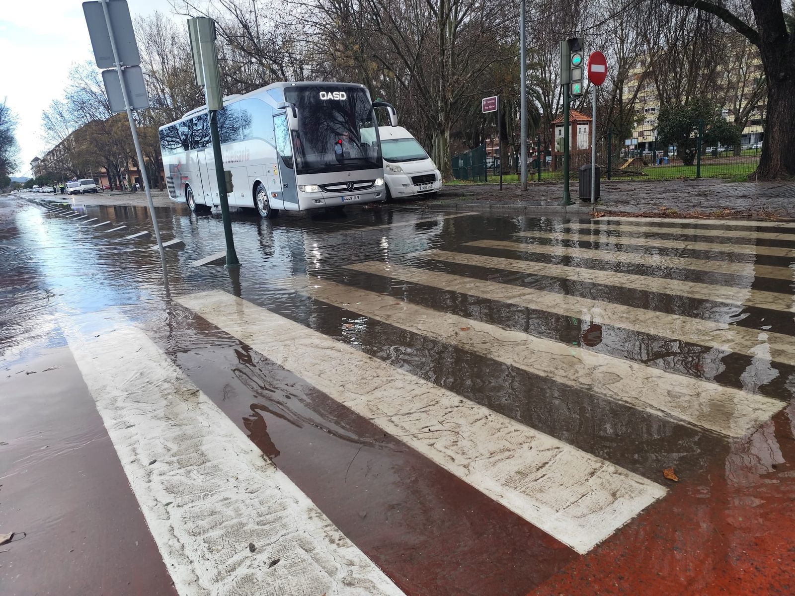Las imágenes de los destrozos de la borrasca Kristin en Córdoba: árboles arrancados y desprendimientos de tejados y fachadas