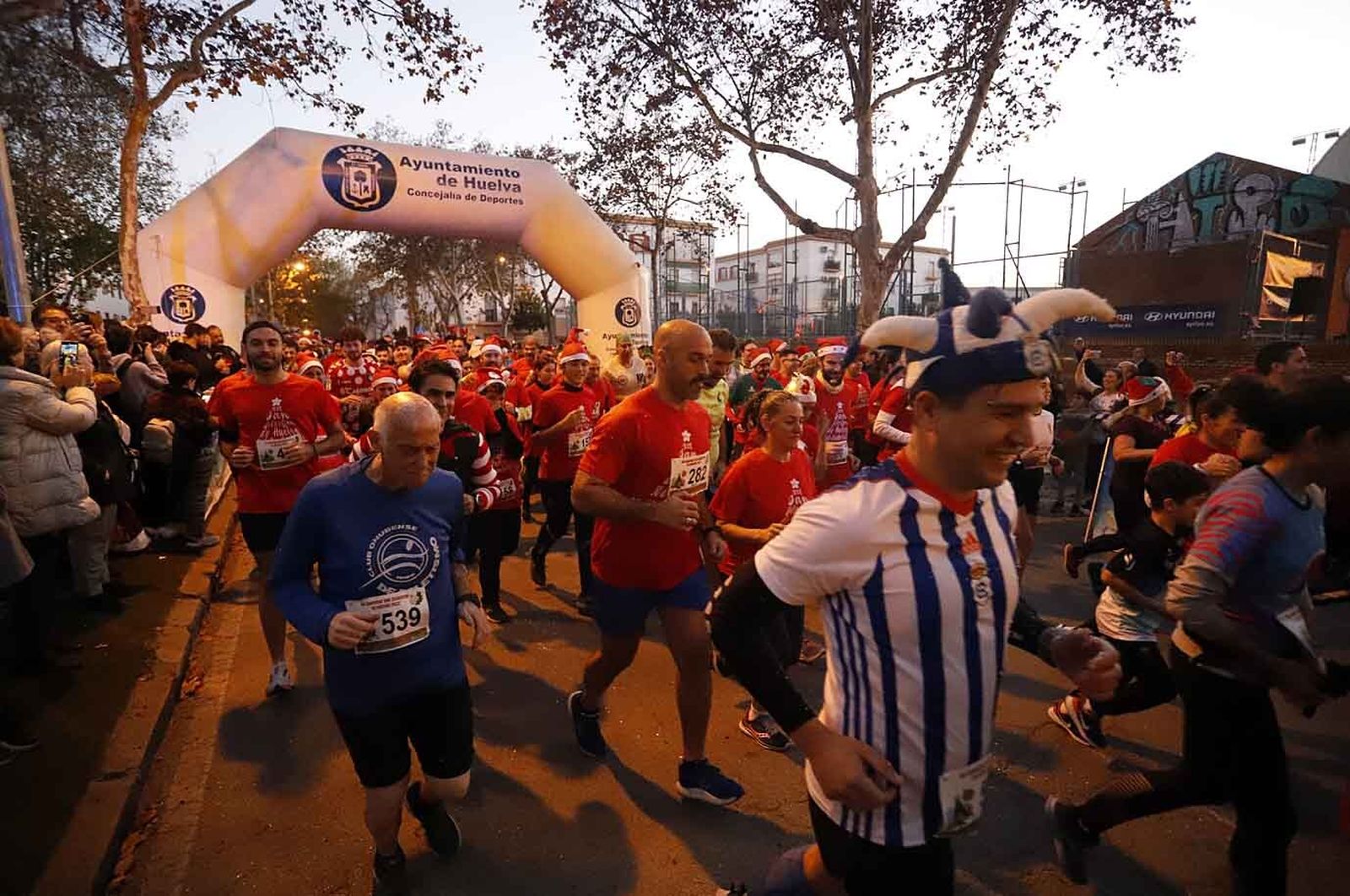Imágenes de la carrera de San Silvestre en Huelva