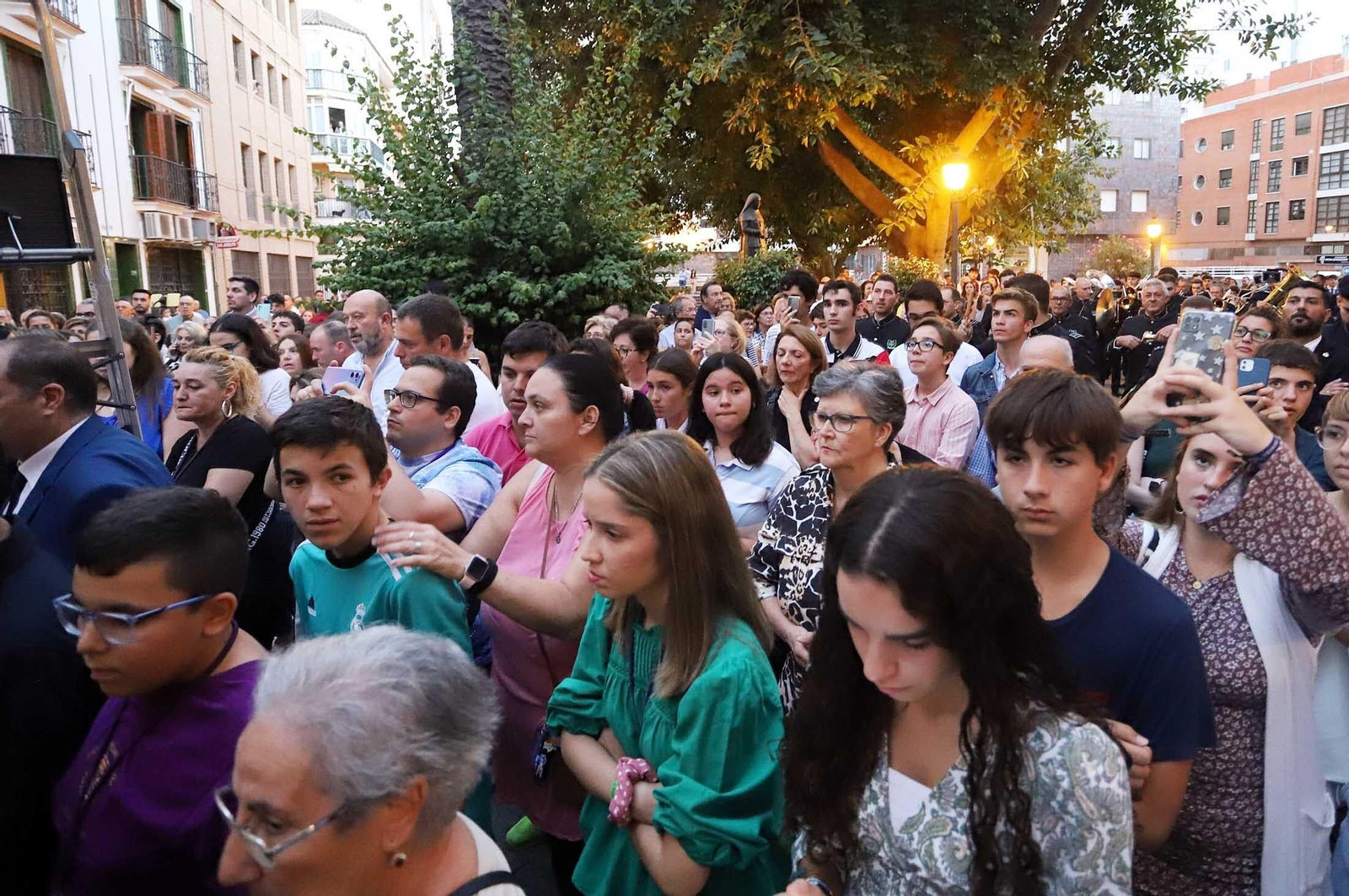Imágenes de la procesión de la Virgen de la Amargura por las calles de Huelva