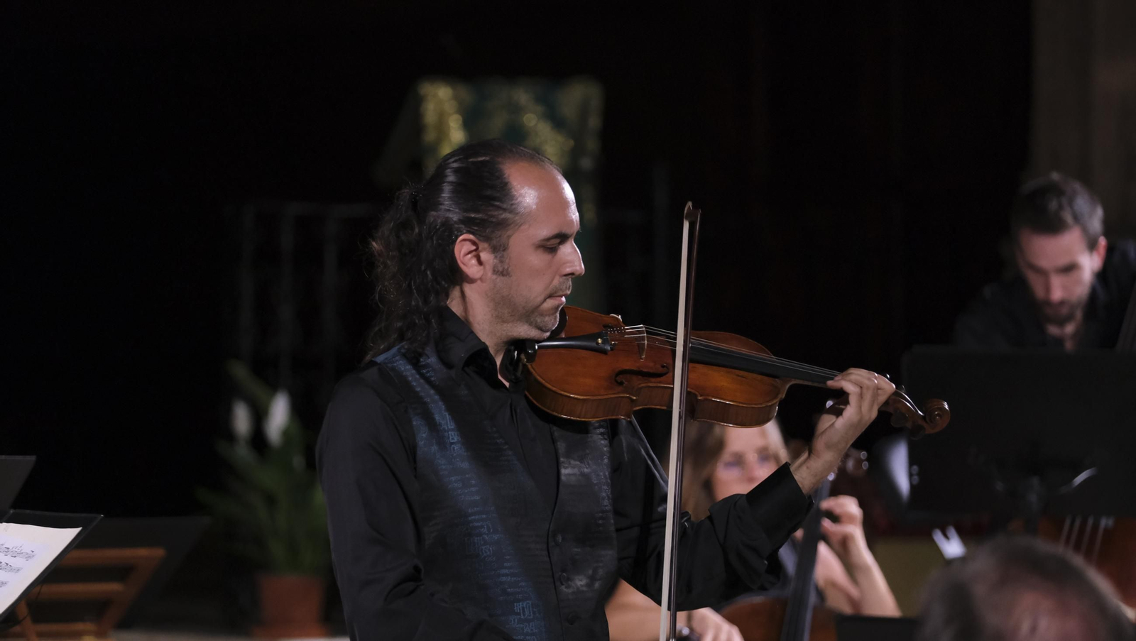 Concierto de la OCAL y del violinista Jesús Reina en Vélez Blanco, en imágenes