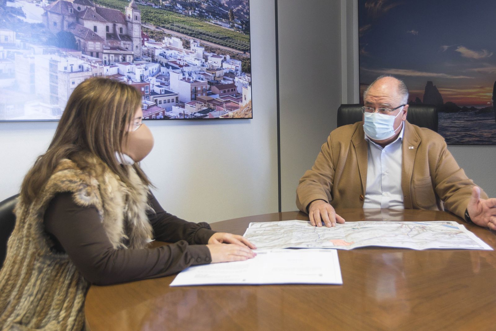 Un manual para que los 103 municipios tramiten licencias exprés de obras y negocios