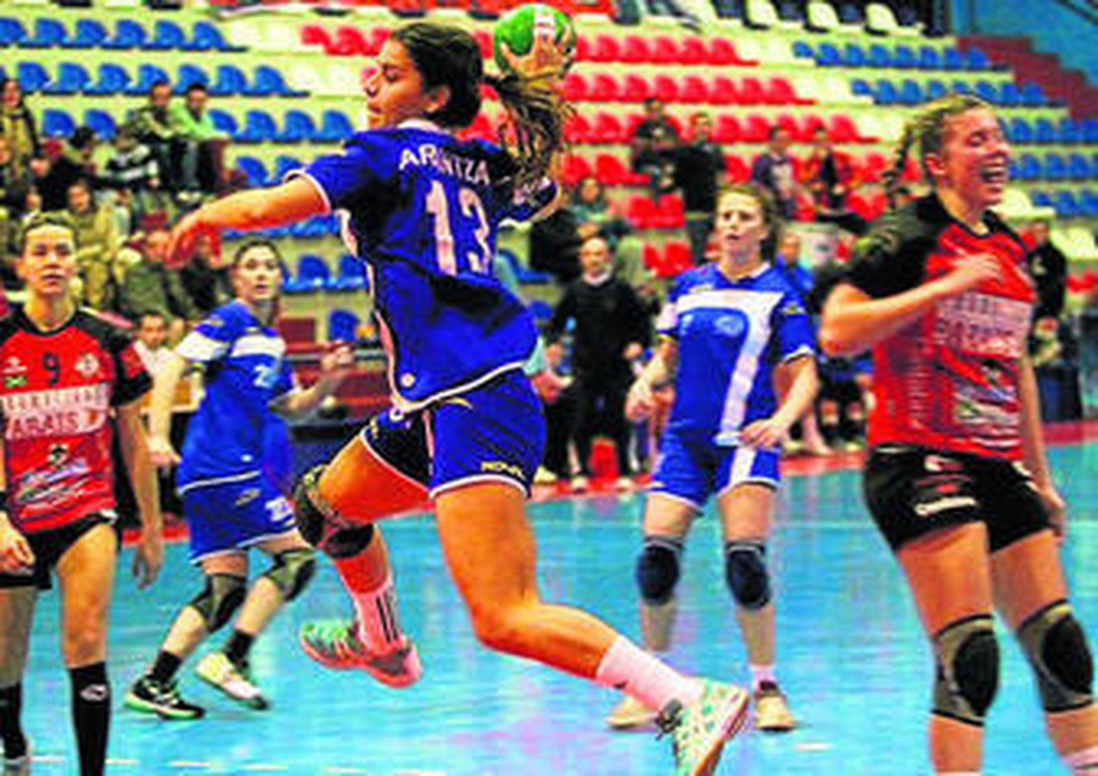 Arantza Marín, con la camiseta de su anterior equipo.