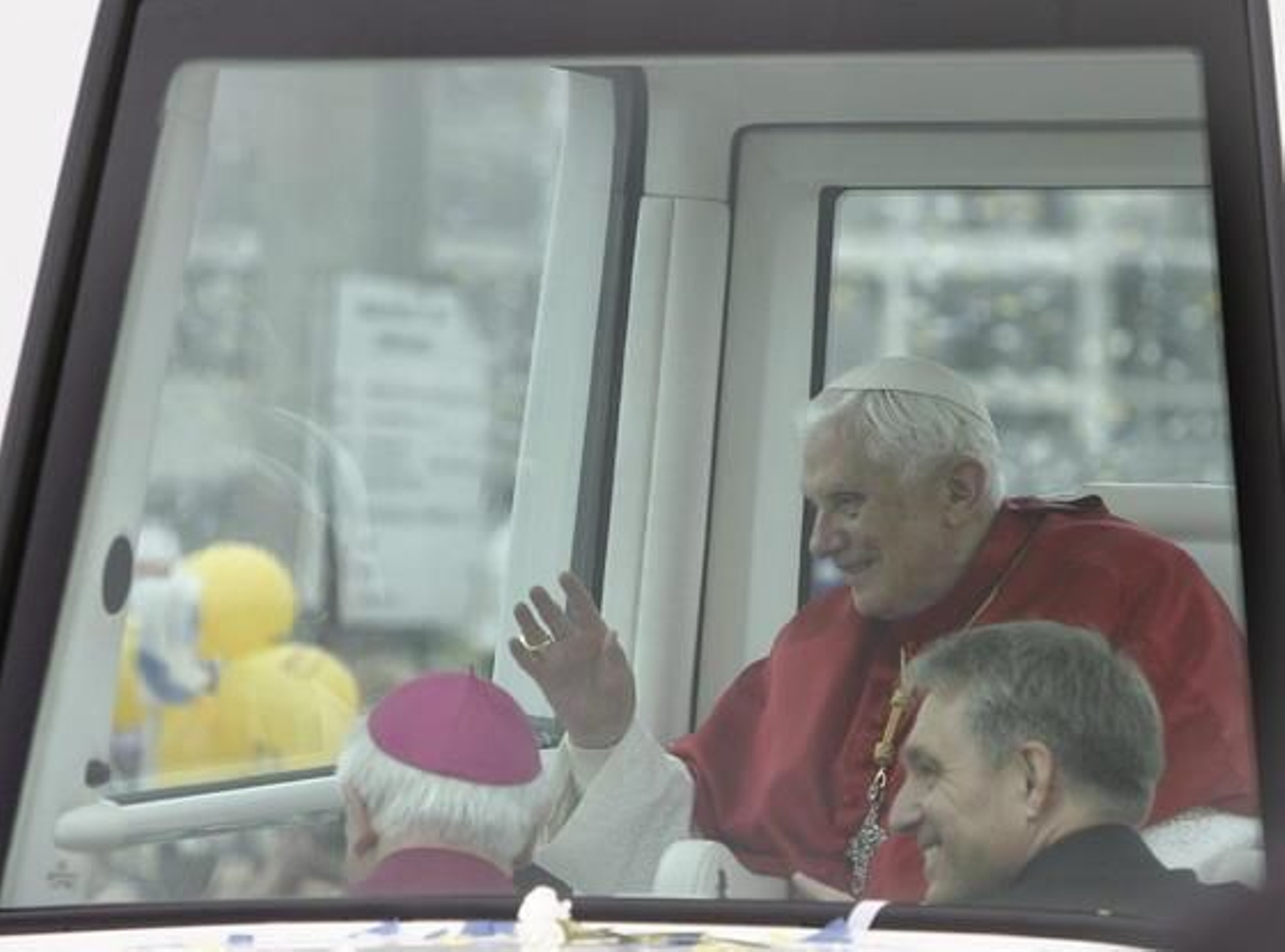 El papa Benedicto XVI realizó su primera parada en España en Santiago de Compostela. 

Foto: EFE