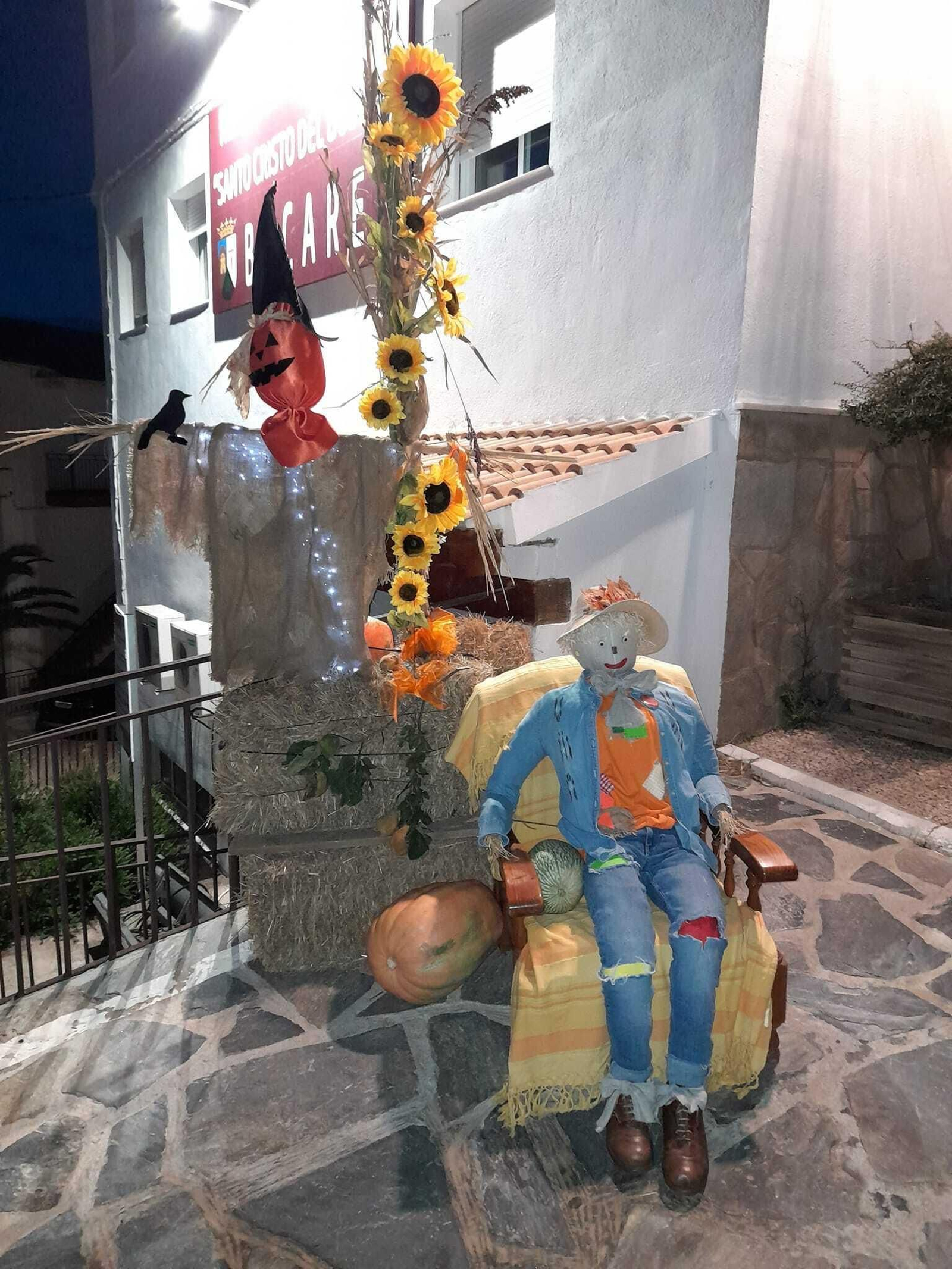 Bacares viste sus calles de otoño como reclamo turístico