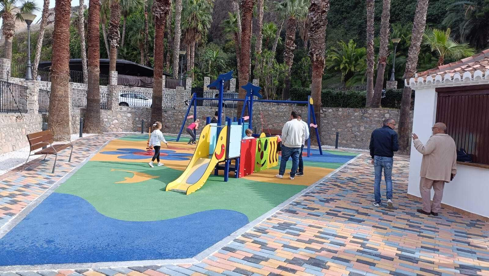 Almuñécar transforma el parque infantil 'El Majuelo' tras una inversión superior a los 200.000 euros Almuñécar transforma el parque infantil 'El Majuelo' tras una inversión superior a los 200.000 euros