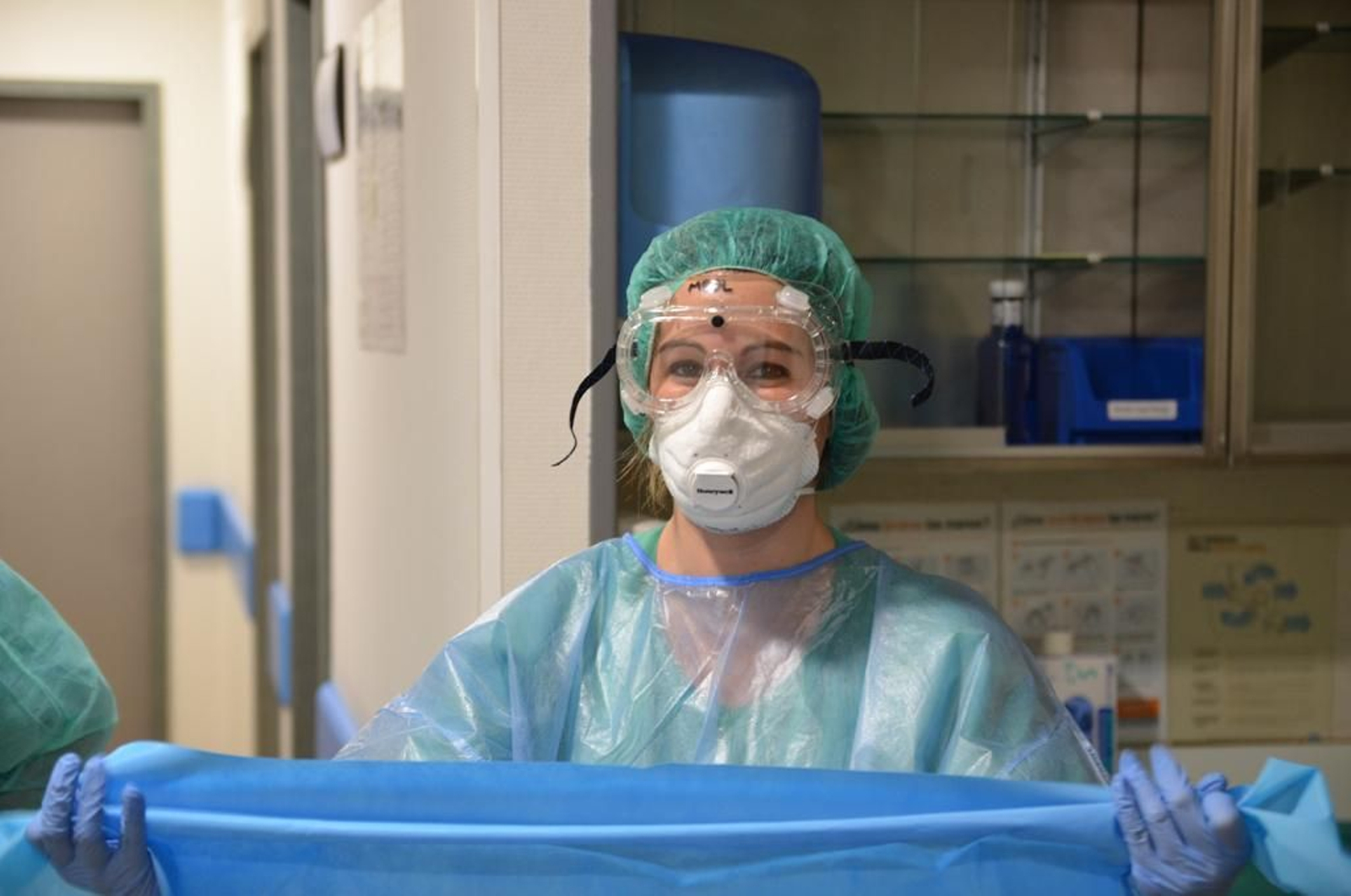 El día a día de las Unidades Covid de hospitalización del Reina Sofía, captado por sus profesionales