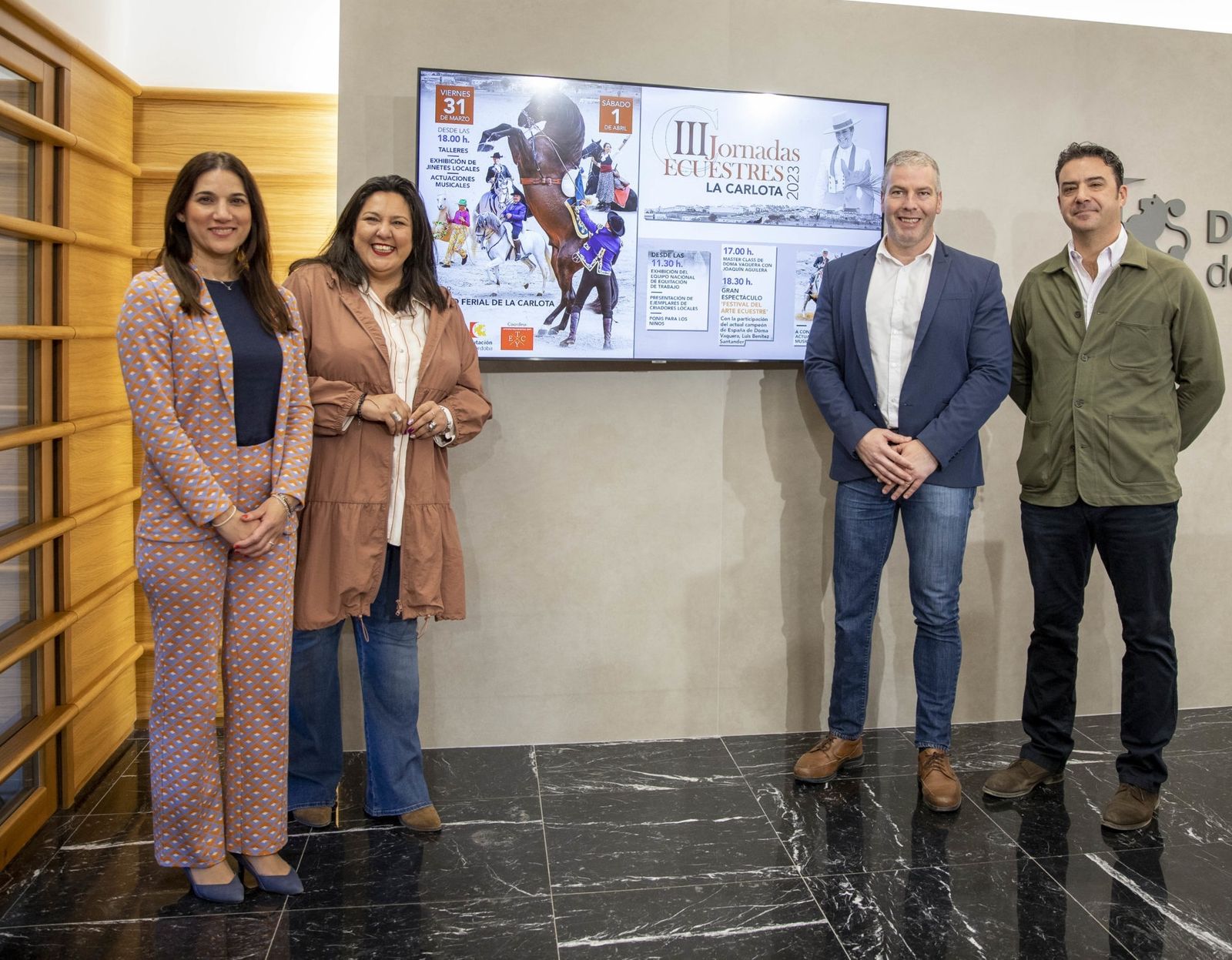 Asistentes a la presentación de las terceras Jornadas Ecuestres de La Carlota.