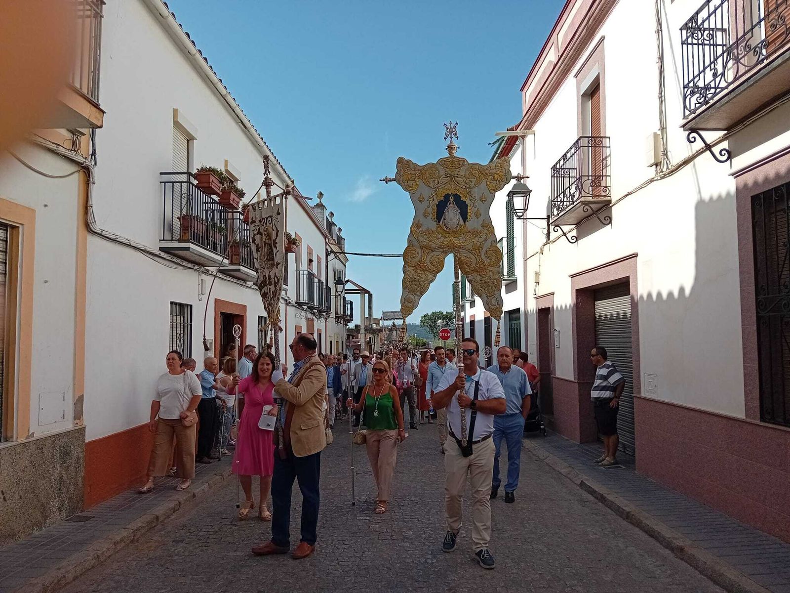 La Virgen del Sol recorre las calles de Adamuz, en imágenes