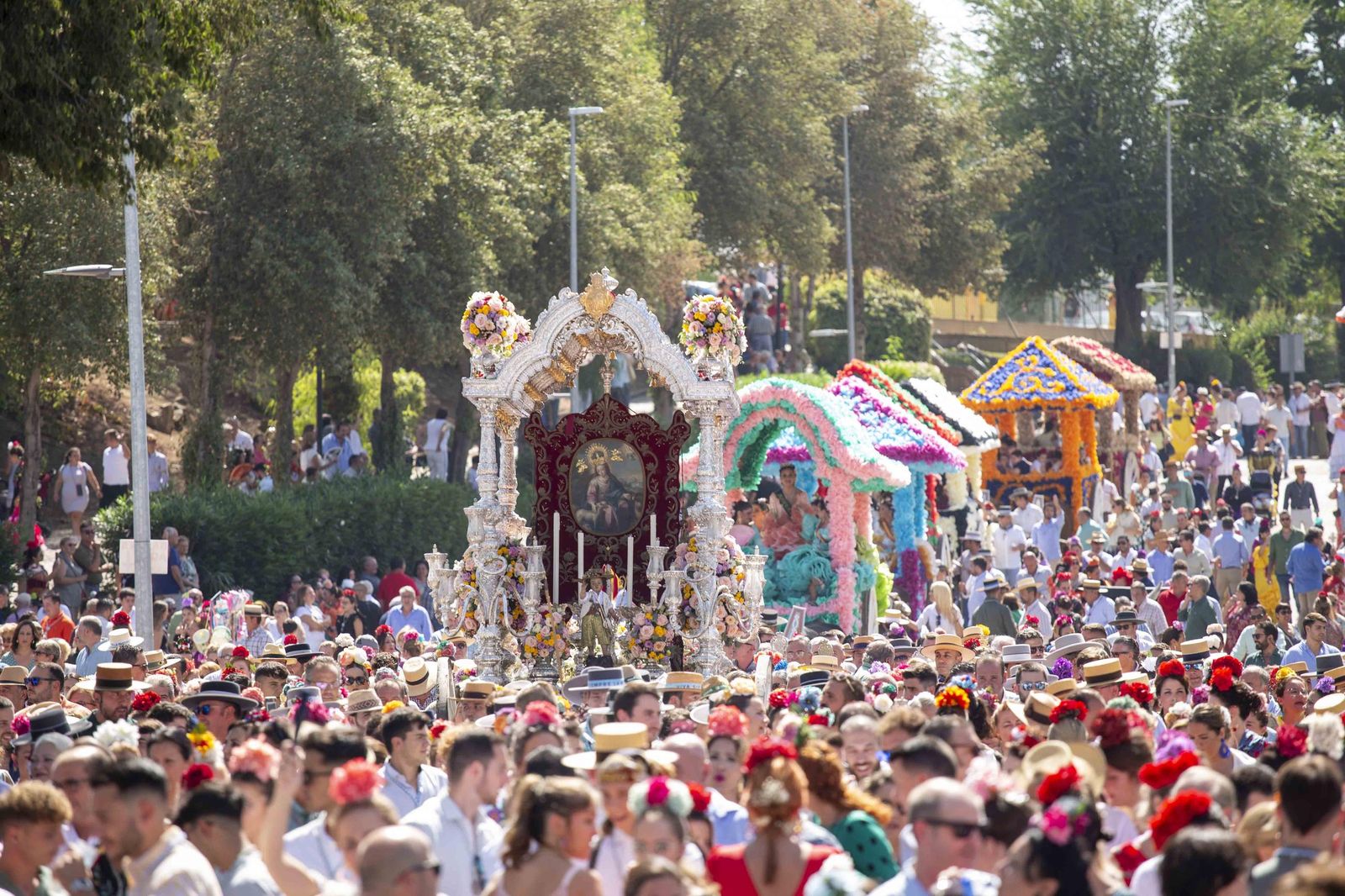 Fiesta y colorido se dan fiesta en la Romería pastoreña