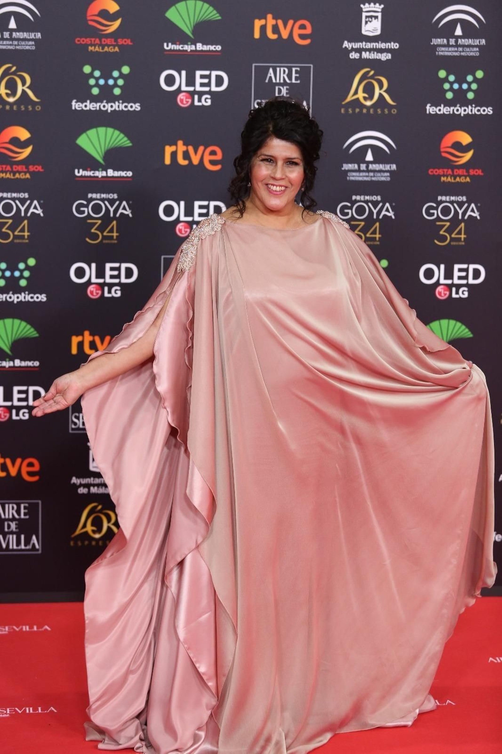 Laura Baena, actriz de 'Malaka', en la alfombra roja de los Goya en Málaga.