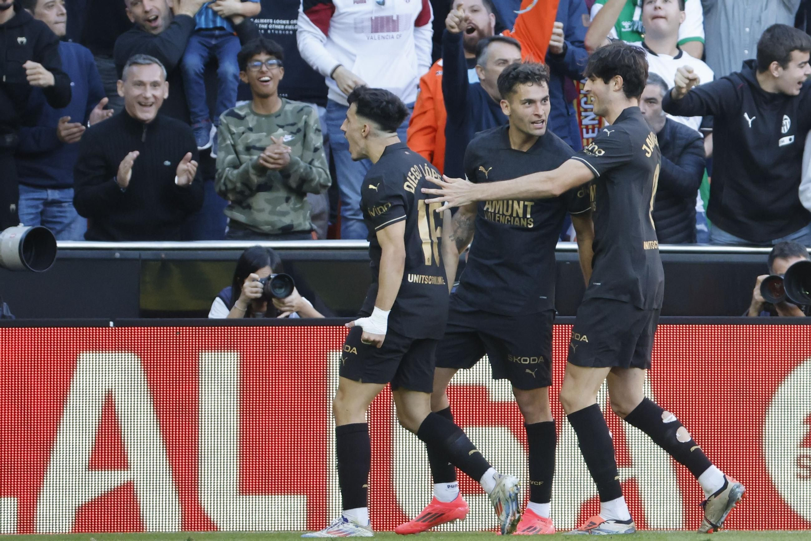 Las fotos del emotivo Valencia - Betis