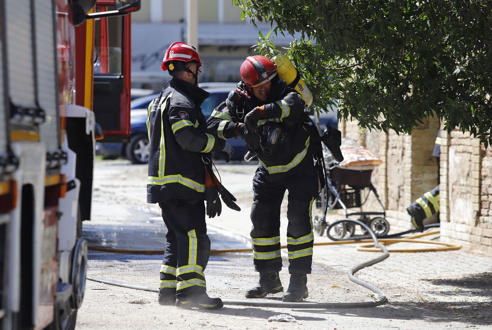 Incendio en las casas abandonadas de la calle Valverde del Camino en Huelva
