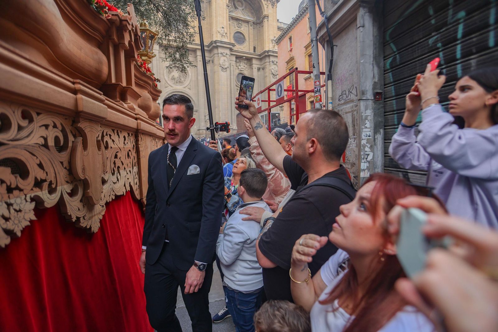 Así vivió Granada la salida de la Hermandad del Cautivo