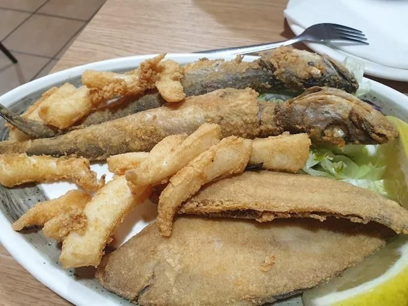 Surtido de pescado del Bar Restaurante Rubio Marcario, de Chipiona.