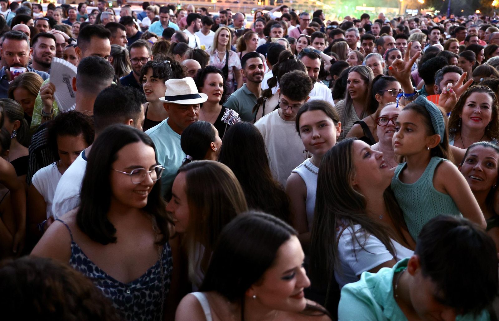 Búscate en las fotos del concierto de Antoñito Molina en Sevilla