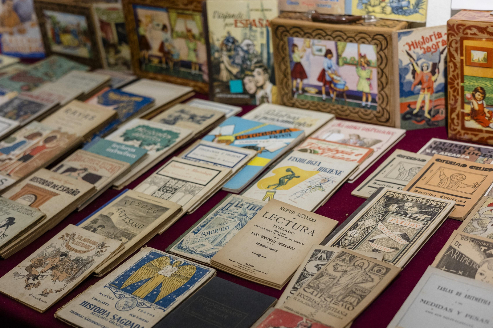 Las imágenes de la inauguración de la exposición por el centenario de la librería Bozano en San Fernando.