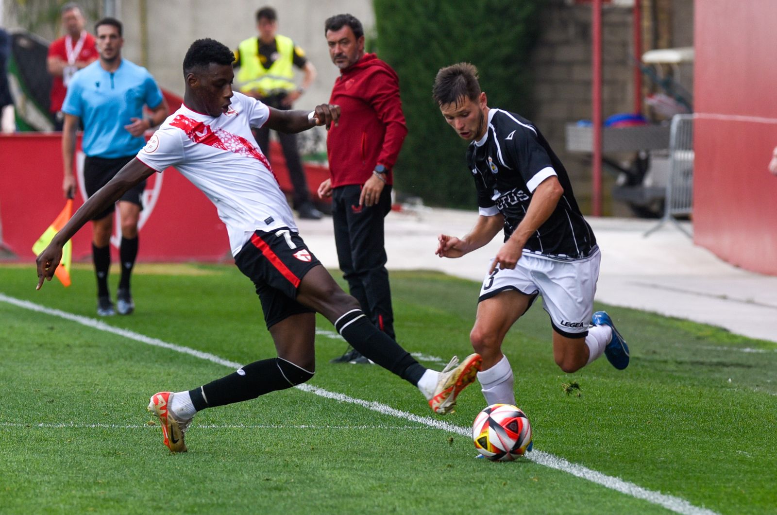 Partido del Sevilla Atlético con la Real Balompédica Linense