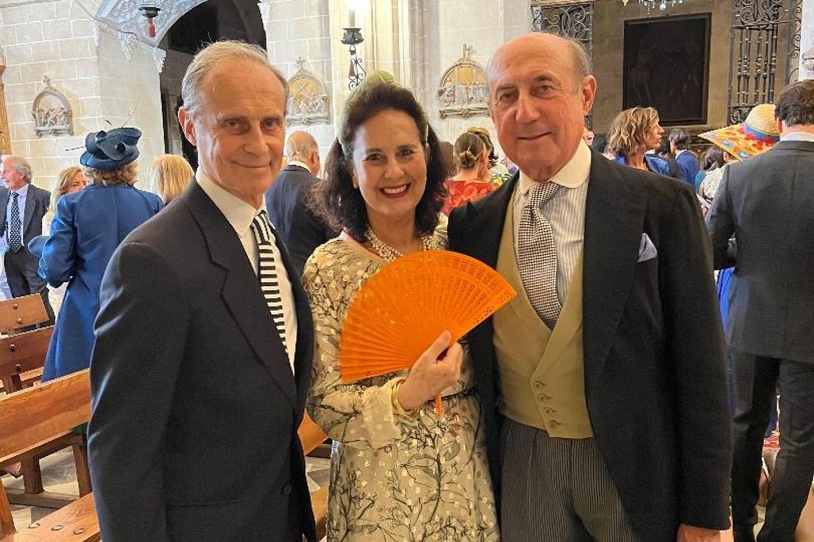 El pintor Cristian Domecq con Nhean  Haynes y Beltrán Domecq.