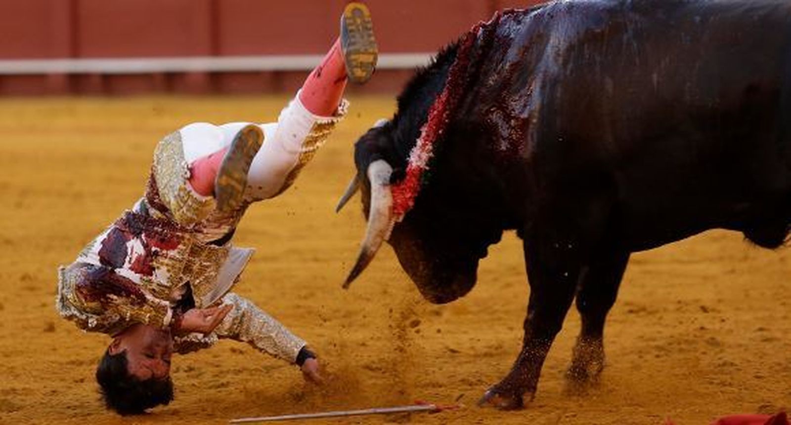 La terna, de vacío ante una complicada y mansa novillada