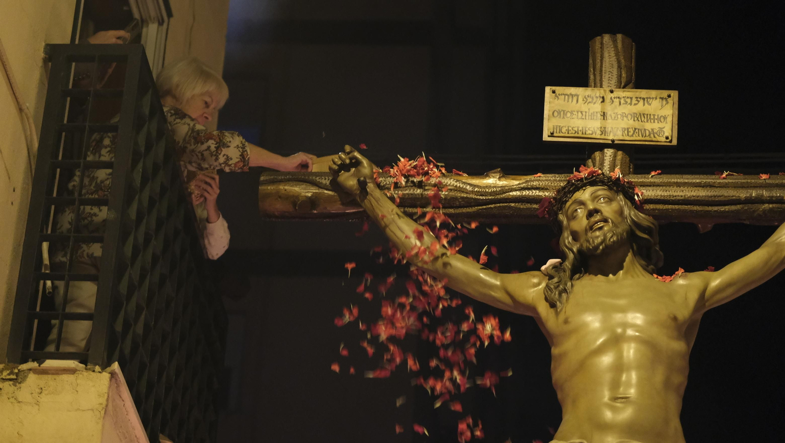Procesión del Perdón en Almería, en imágenes