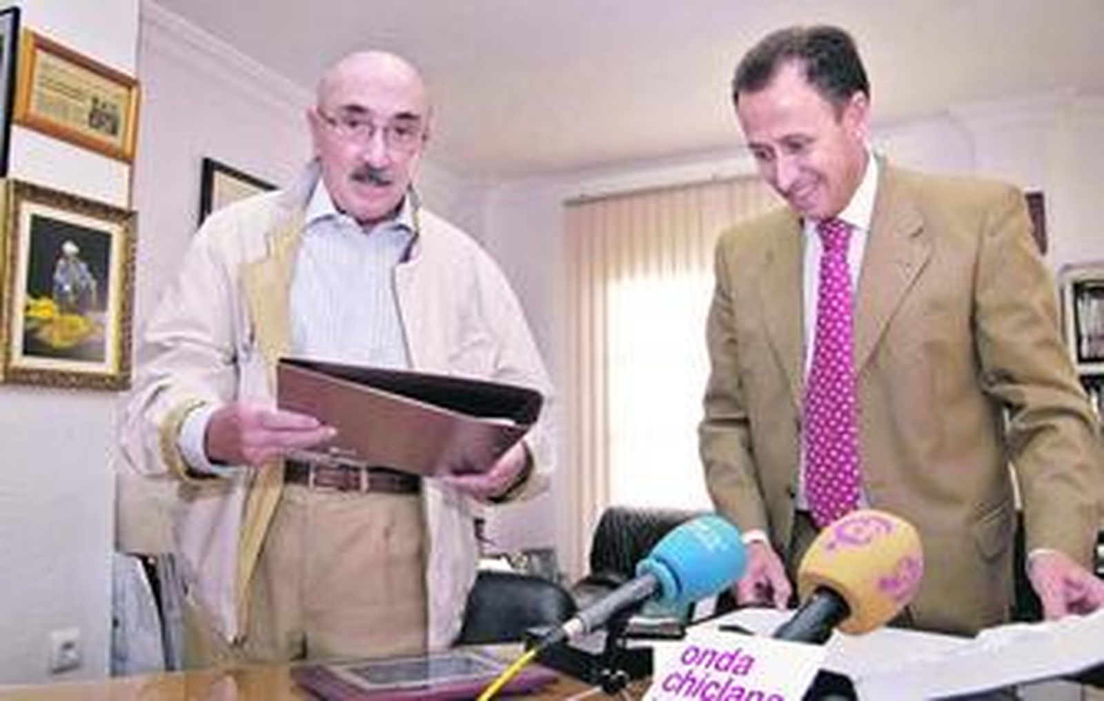 José Miguel Martínez, junto a José María Román.