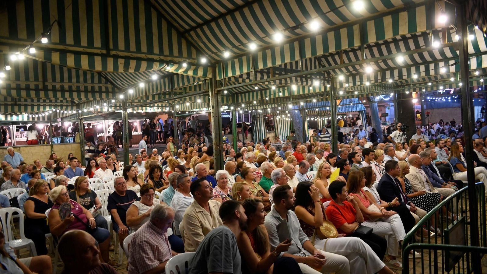 Lleno en la plaza del Pocito.