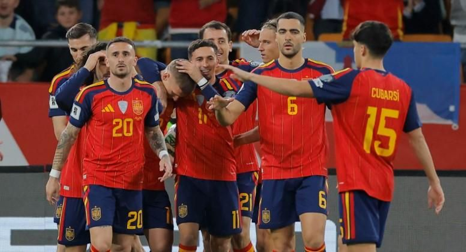 La selección española celebra el primer gol contra Turquía