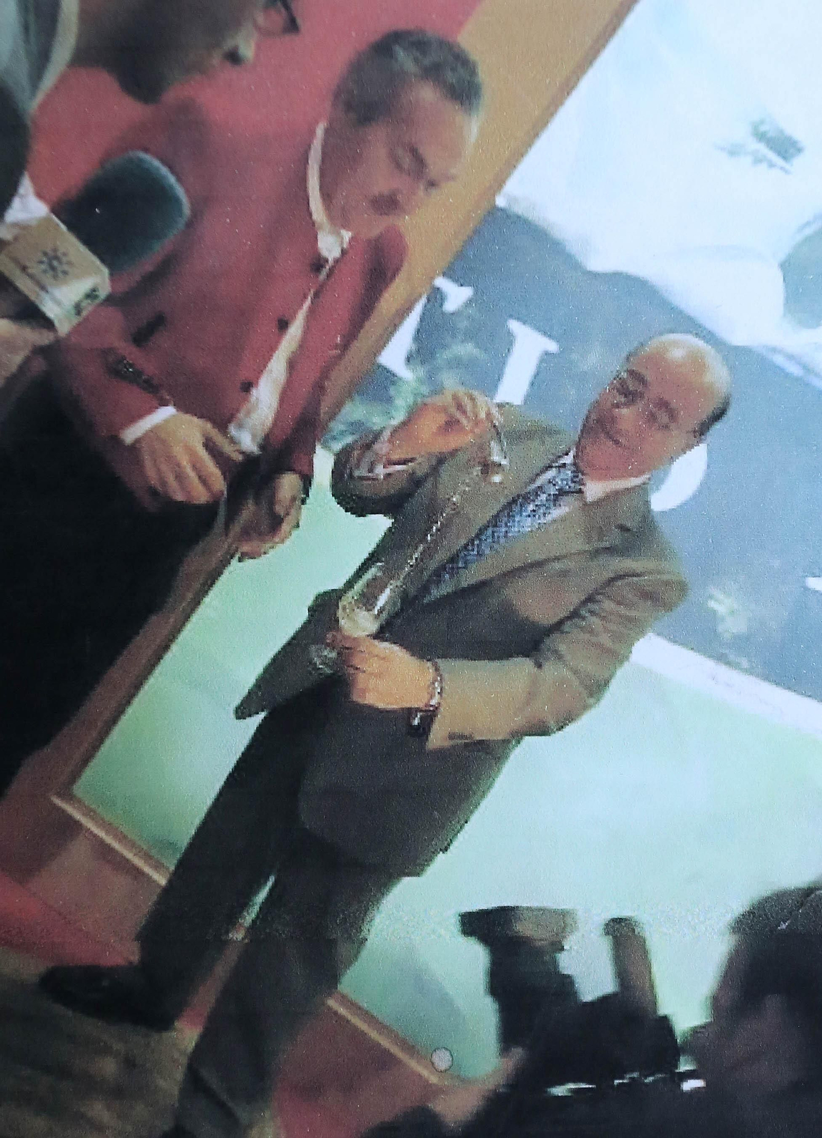 Faustino Rodriguez (Bar Juanito) 'reta' a Paco Gandón.