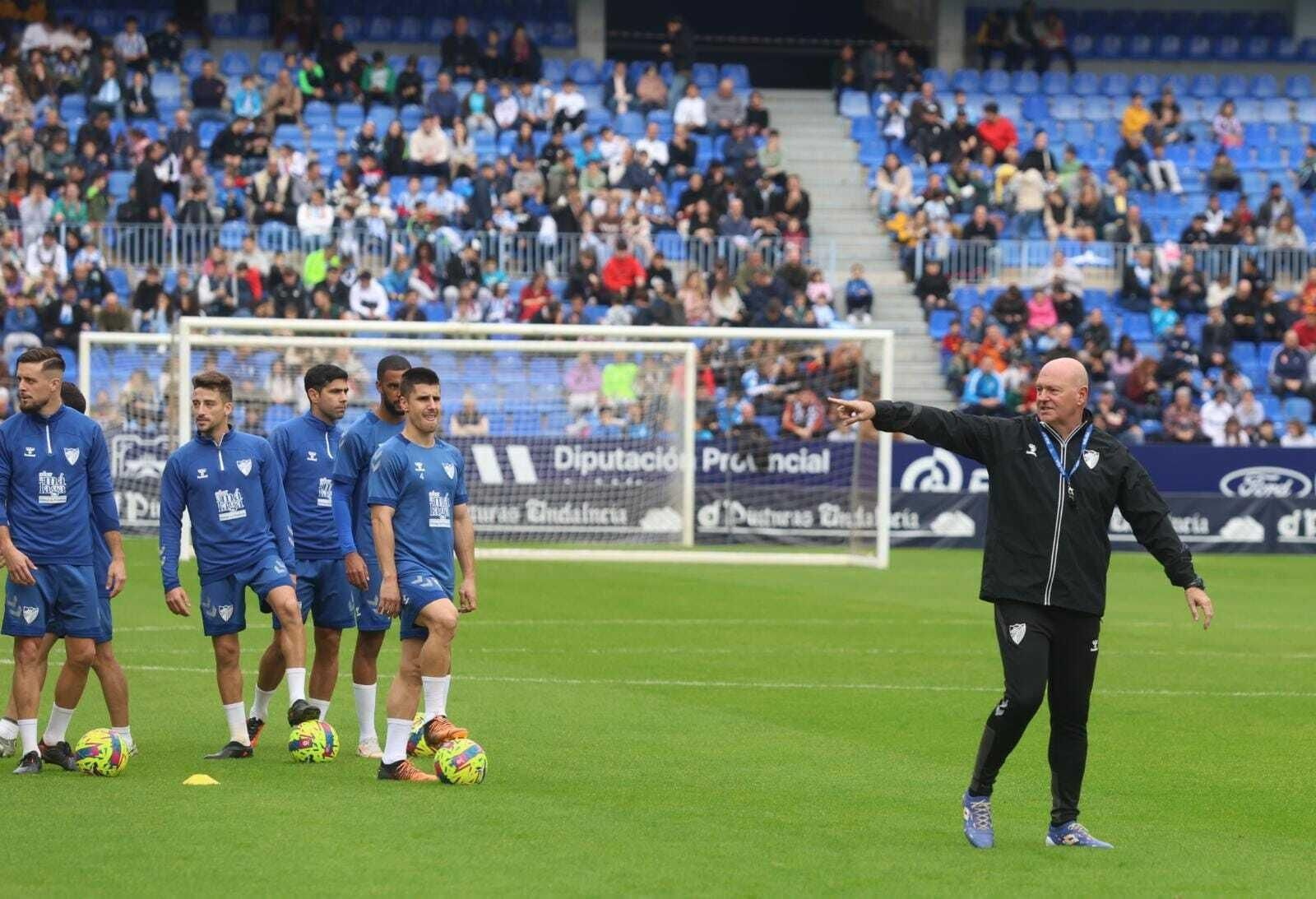 Miles de malaguistas apoyan al equipo en la víspera de Reyes