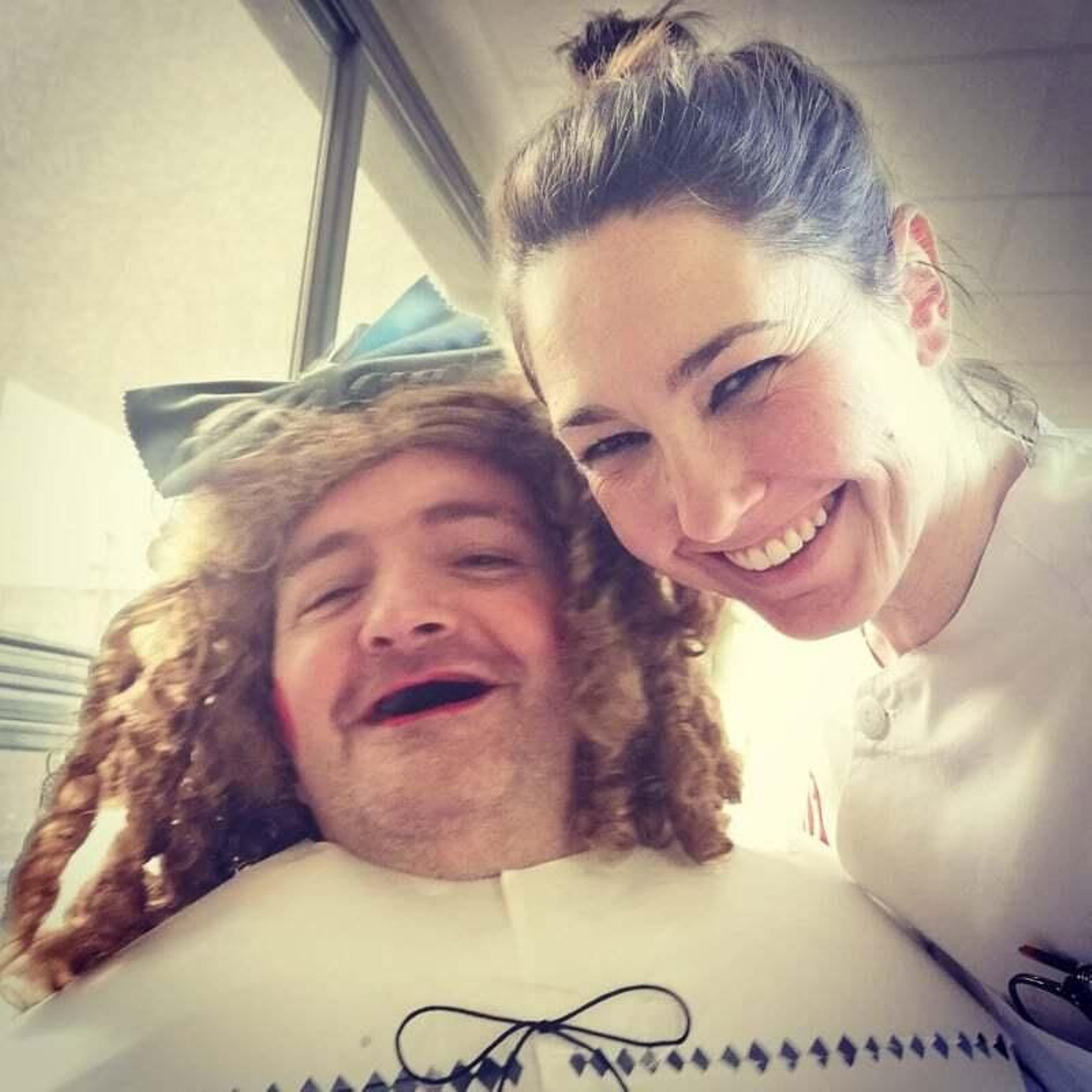 Fini se toma la vida con humor. A menudo se disfraza para divertirse y divertir a los demás en la clínica Mentalia La Viña, de Chucena, donde vive.