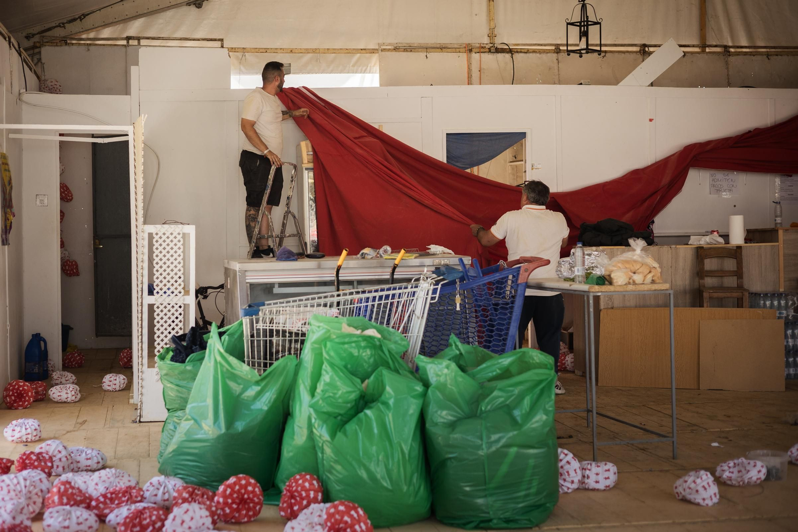El inicio del desmontaje de la Feria de Jerez 2024, en imágenes
