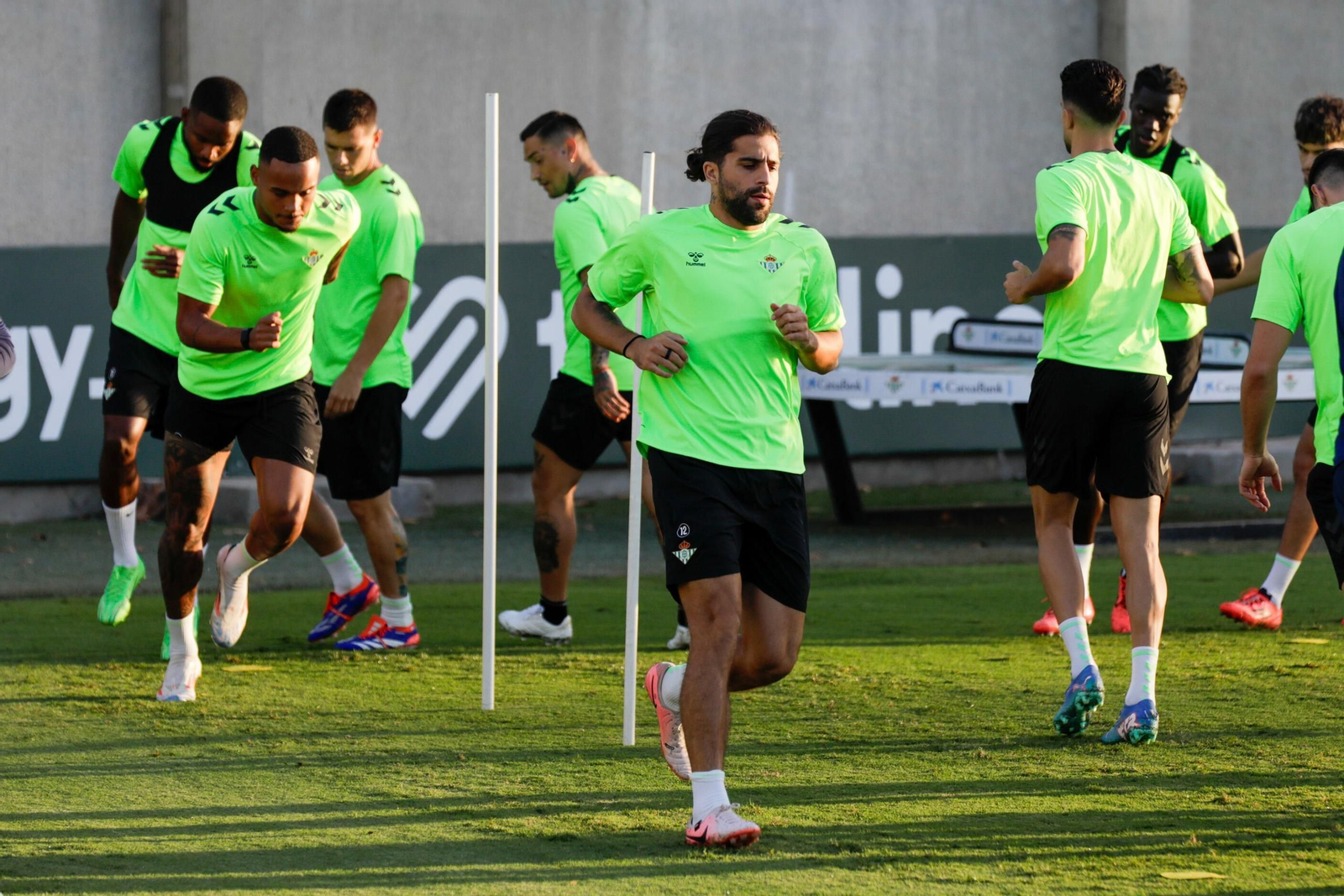 Las fotos del entrenamiento del Betis previo al derbi