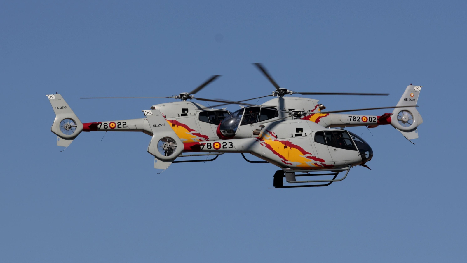 Imágenes de la exhibición aérea en Tablada con motivo de su centenario