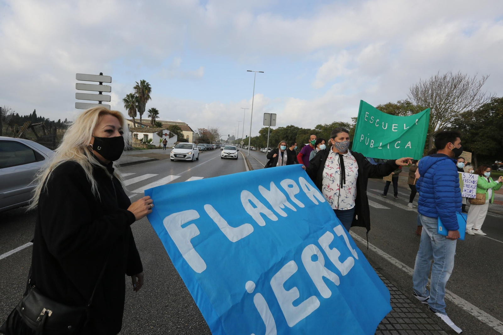 Protesta de los padres del instituto Fernando Savater